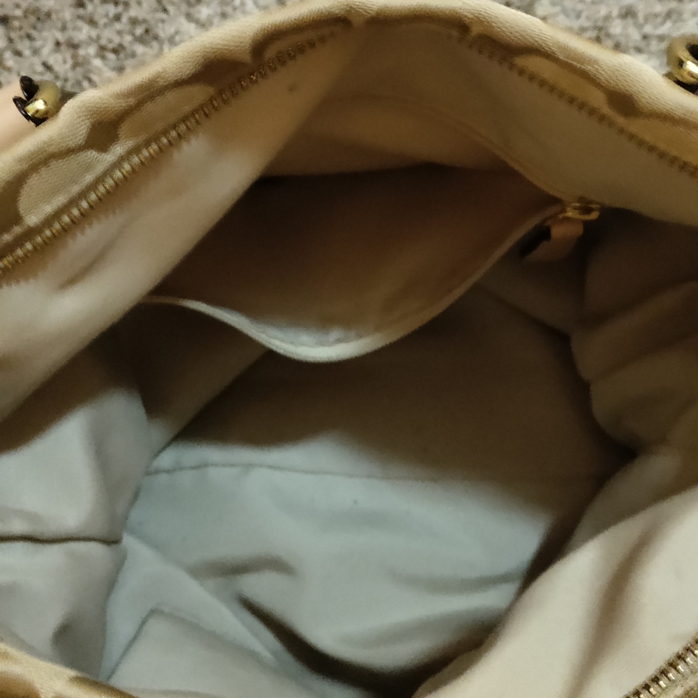 Coach purse - Picture 3 of 3